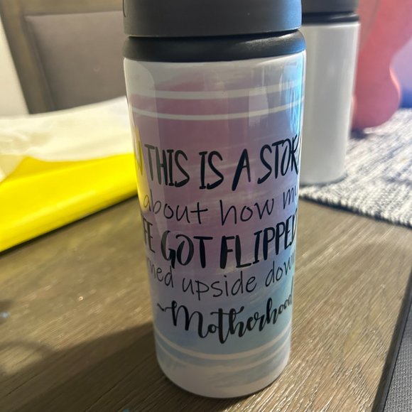 22oz. Aluminum bottle with straw and lid. Dishwasher safe - Picture 2 of 4